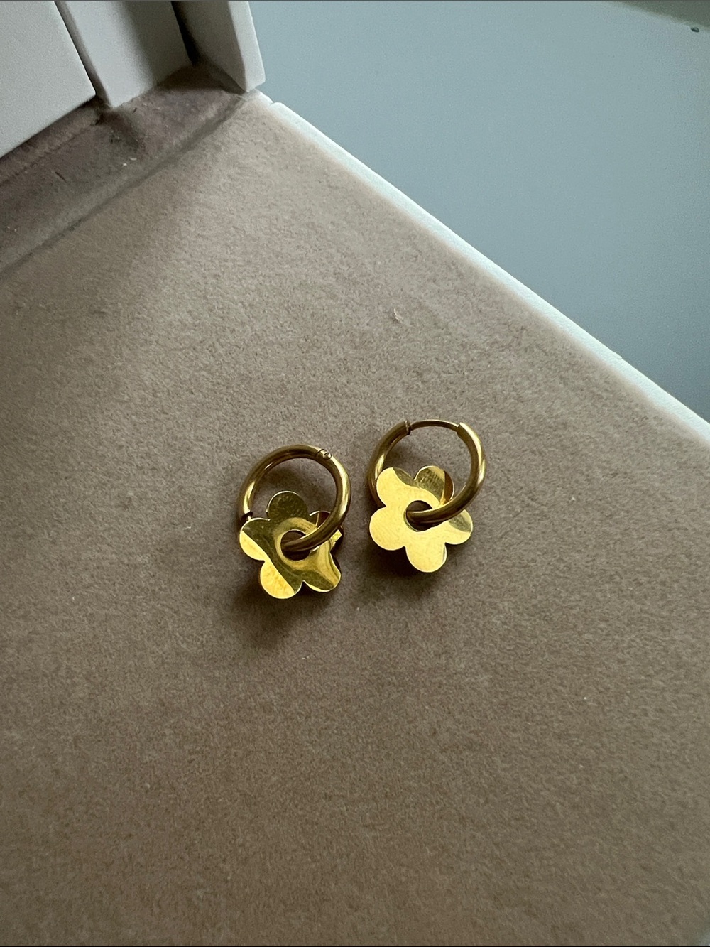Daisy Gold Hoop Earrings